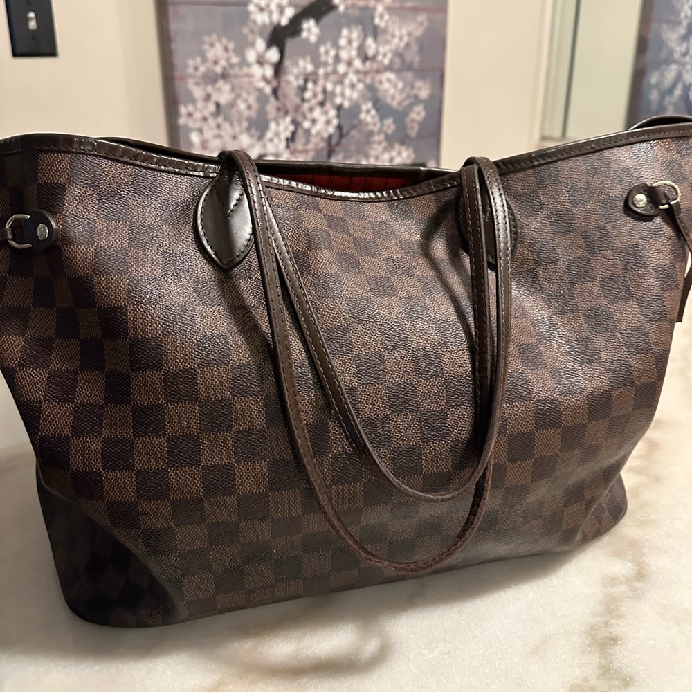 - Authentic LV Neverfull Bag …USED